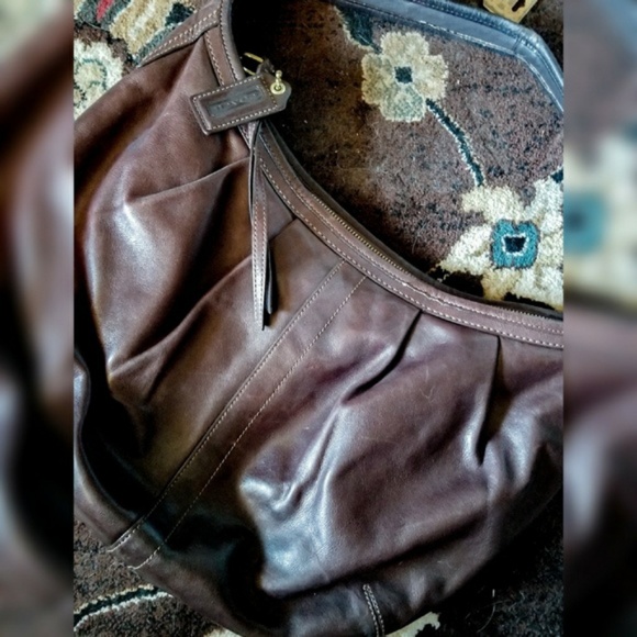 Luxurious Leather Coach/Shoulder Bag/Stylish - Picture 4 of 4